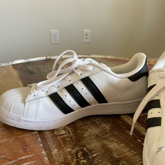 COPY - BRAND NEW WHITE ADIDAS - US WOMENS 8 - Picture 3 of 8